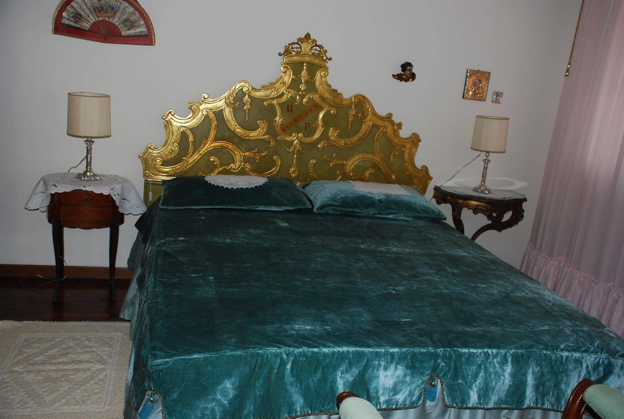 B&B Il Glicine Fiorito Venetië-Lido Buitenkant foto