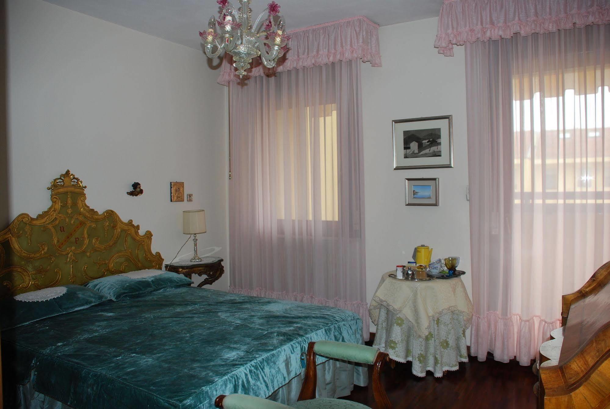 B&B Il Glicine Fiorito Venetië-Lido Buitenkant foto